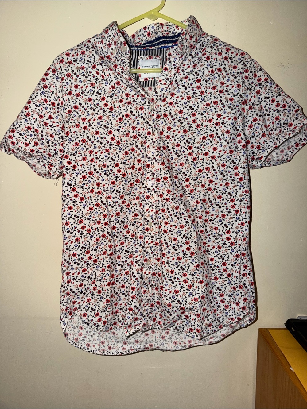 Denim & Flower White Short-Sleeve Button-Down Shirt with Red & Blue Floral Print